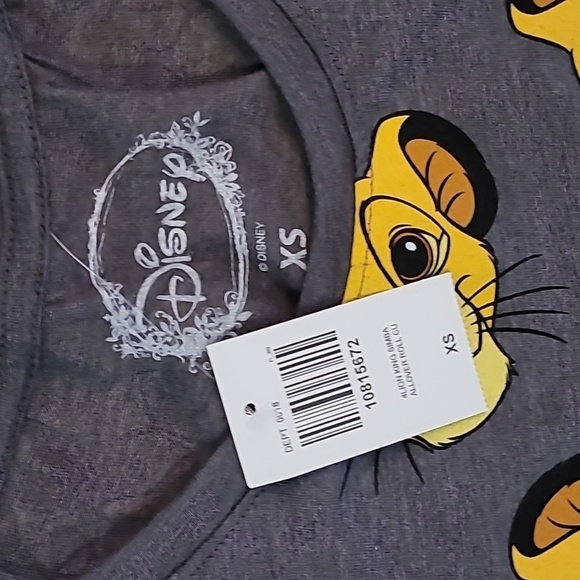 NWT Hot Topic Simba Cuffed Tee Grey XS - Picture 2 of 3